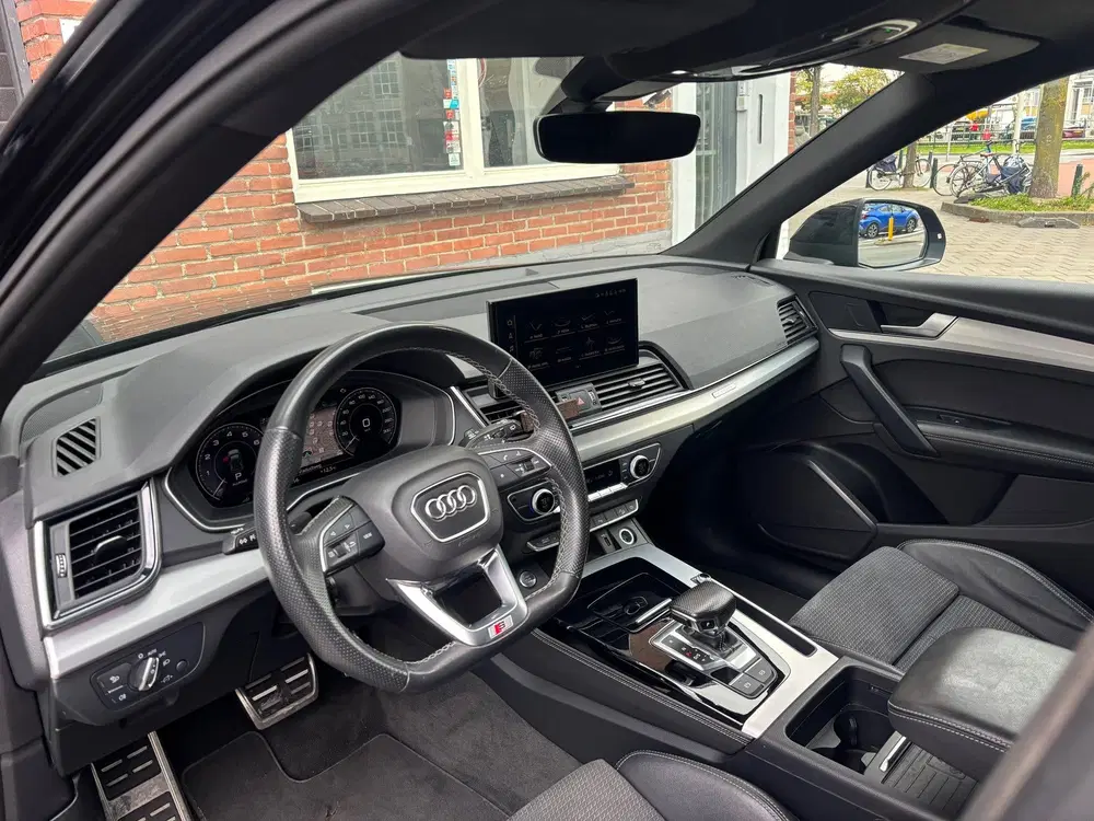 Audi Q5 55 TFSI e S edition Pano Luchtvering uit 2021, foto 13