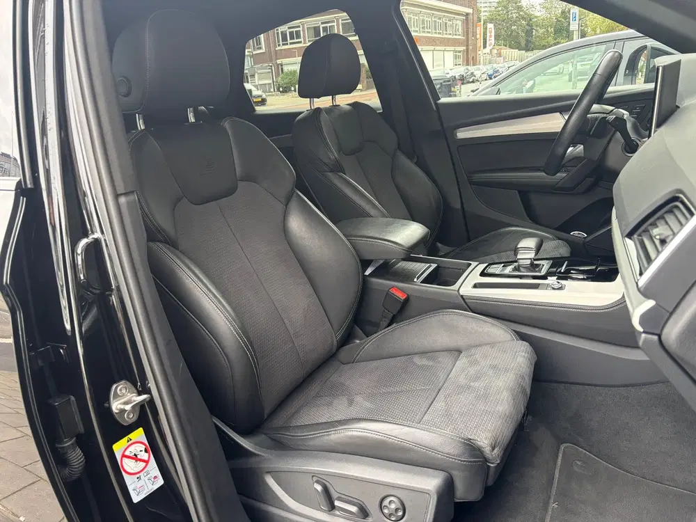 Audi Q5 55 TFSI e S edition Pano Luchtvering uit 2021, foto 14