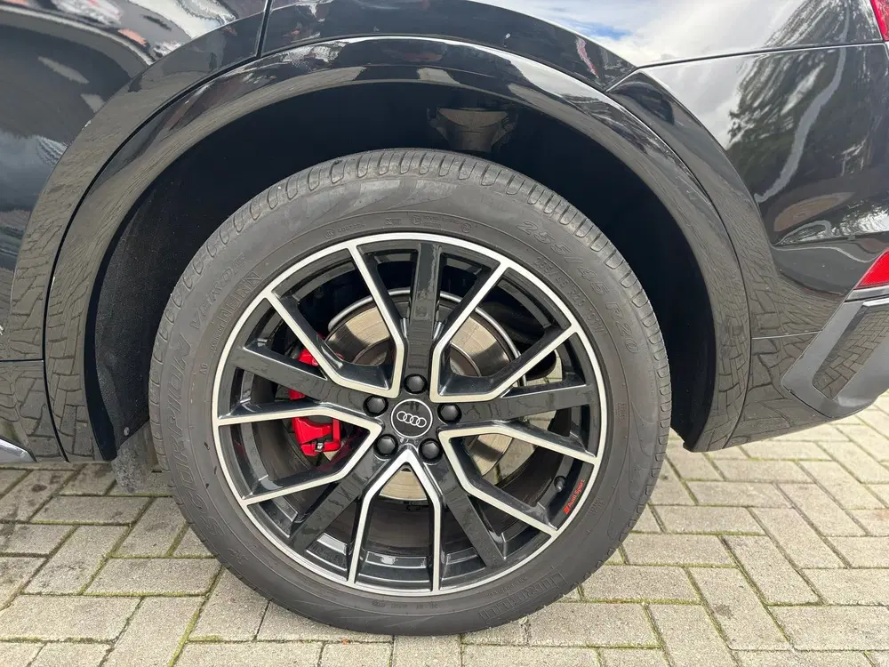 Audi Q5 55 TFSI e S edition Pano Luchtvering uit 2021, foto 9