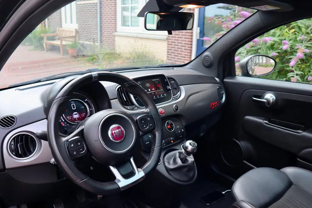 Fiat 500 1.0 Hybrid Sport uit 2022, foto 2