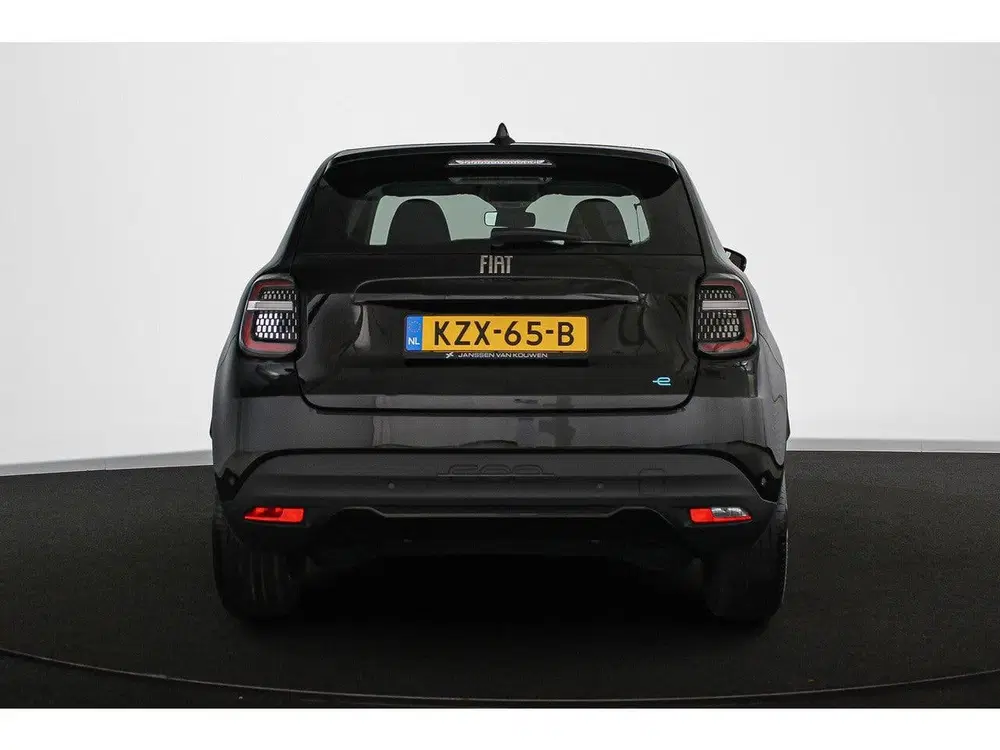 Fiat 600e RED 54 kWh Apple CarPlay Climate Control uit 2025, foto 15