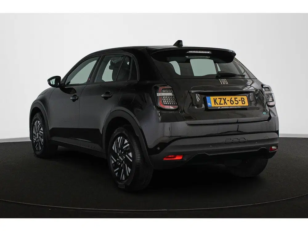 Fiat 600e RED 54 kWh Apple CarPlay Climate Control uit 2025, foto 4