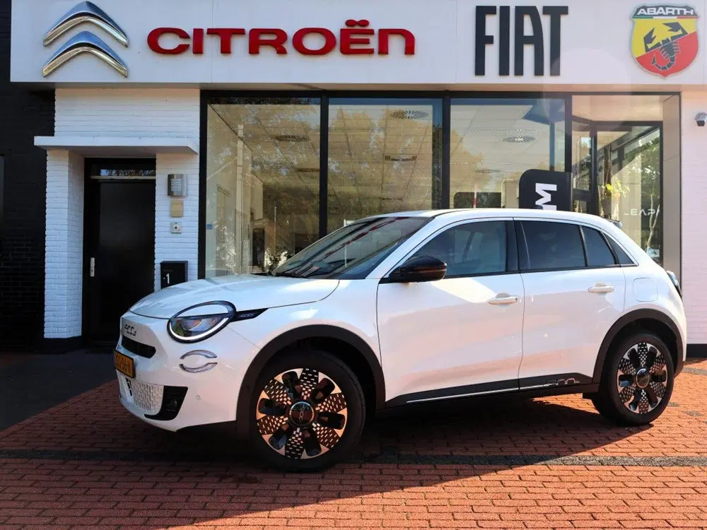 Fiat 600 1.2 Hybrid Turbo Charged 145PK Automaat La uit 2025