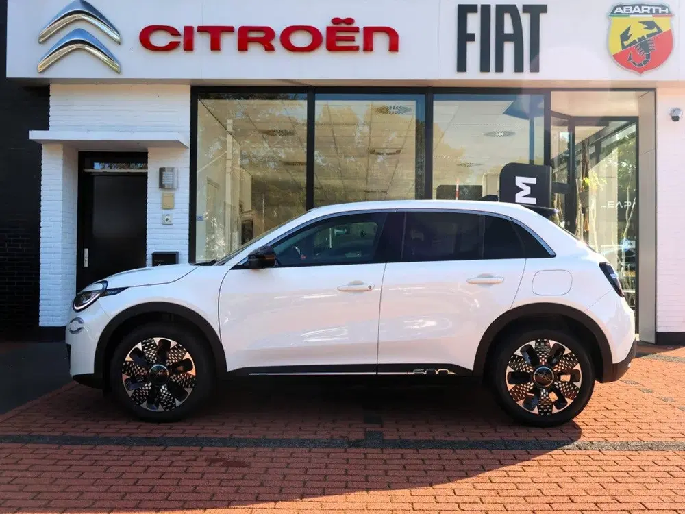 Fiat 600 1.2 Hybrid Turbo Charged 145PK Automaat La uit 2025, foto 2