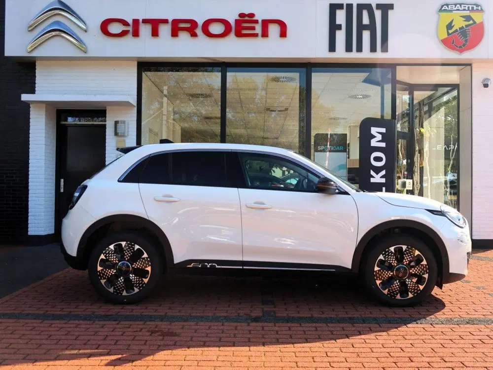 Fiat 600 1.2 Hybrid Turbo Charged 145PK Automaat La uit 2025, foto 3