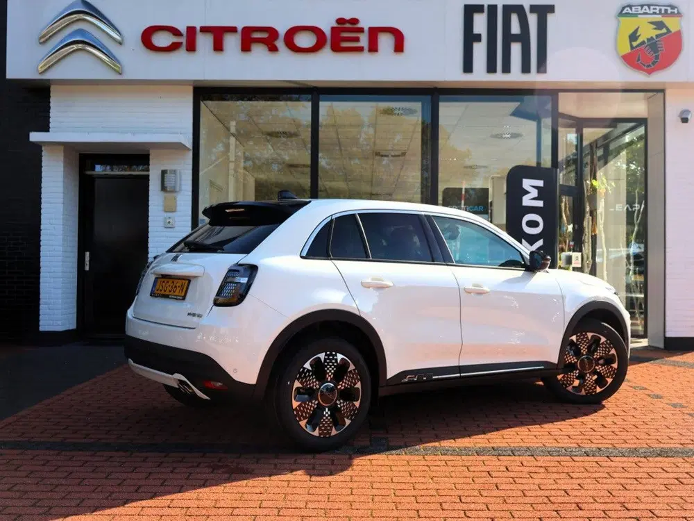 Fiat 600 1.2 Hybrid Turbo Charged 145PK Automaat La uit 2025, foto 4