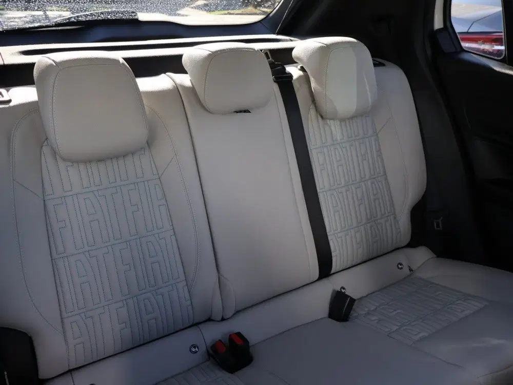 Fiat 600 1.2 Hybrid Turbo Charged 145PK Automaat La uit 2025, foto 8