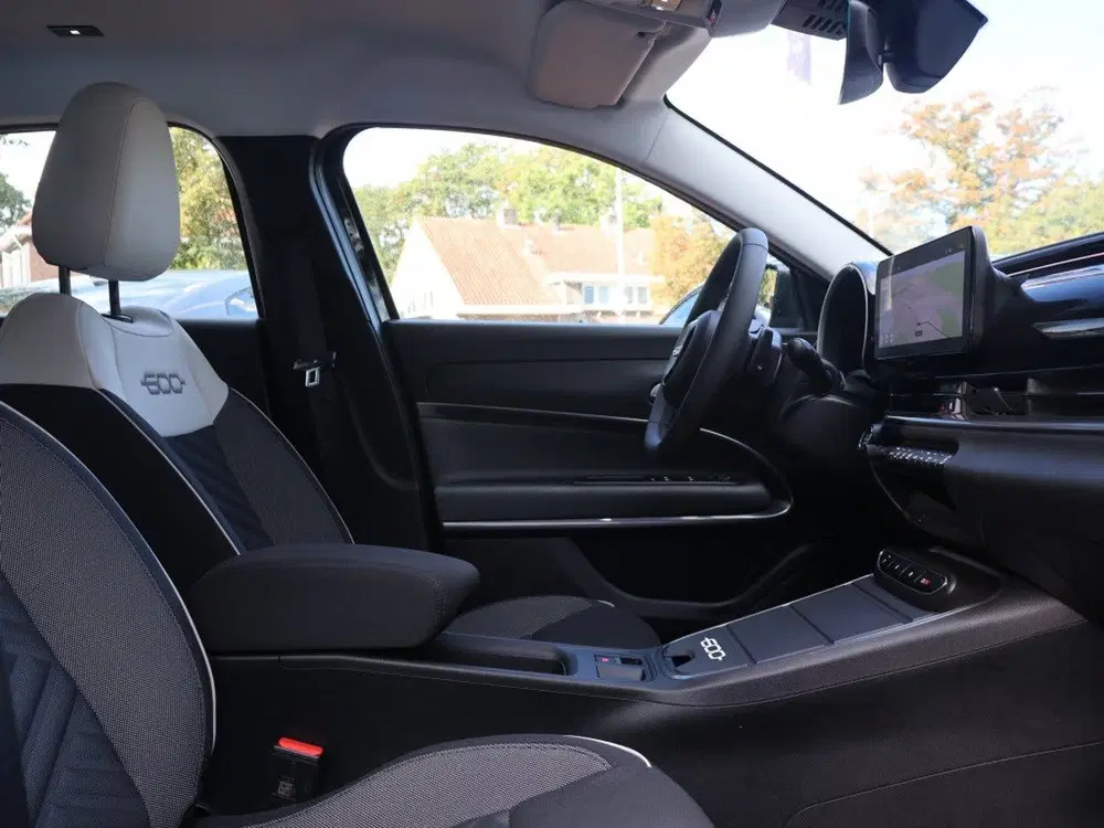 Fiat 600 1.2 Hybrid Turbo Charged 145pk Automaat Ic uit 2026, foto 6