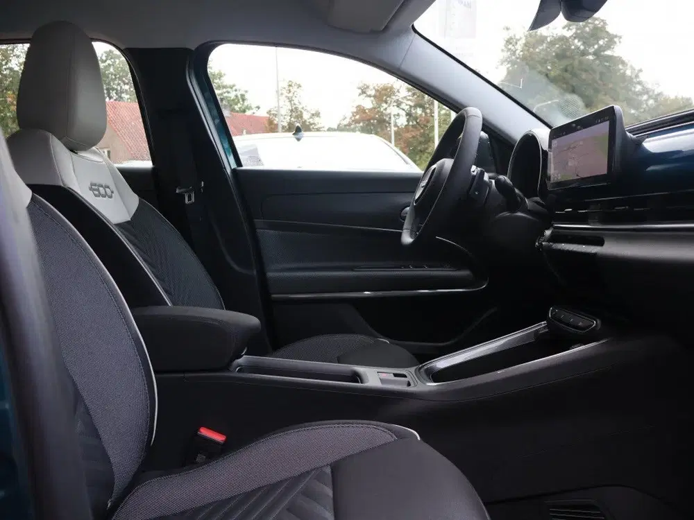 Fiat 600 1.2 Hybrid Turbo Charged 145PK Automaat Ic uit 2026, foto 6