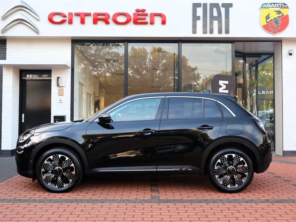 Fiat 600 1.2 Hybrid Turbo Charged 145PK Automaat La uit 2025, foto 2