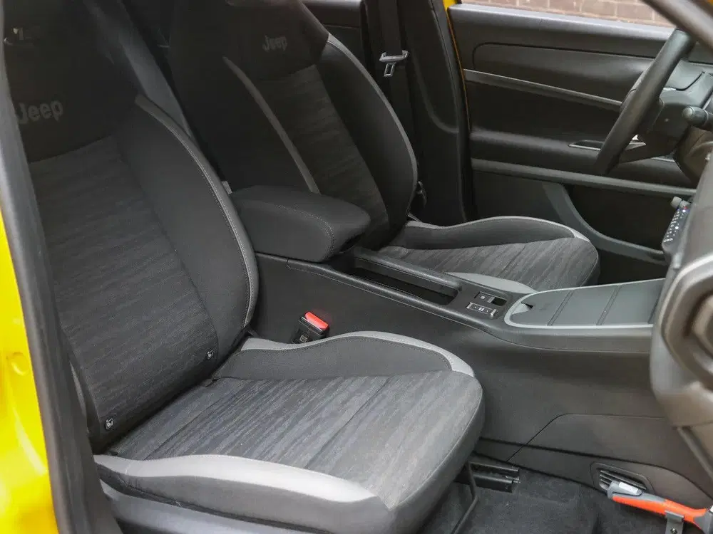 Jeep Avenger Longitude 54kWh 156pk uit 2024, foto 11