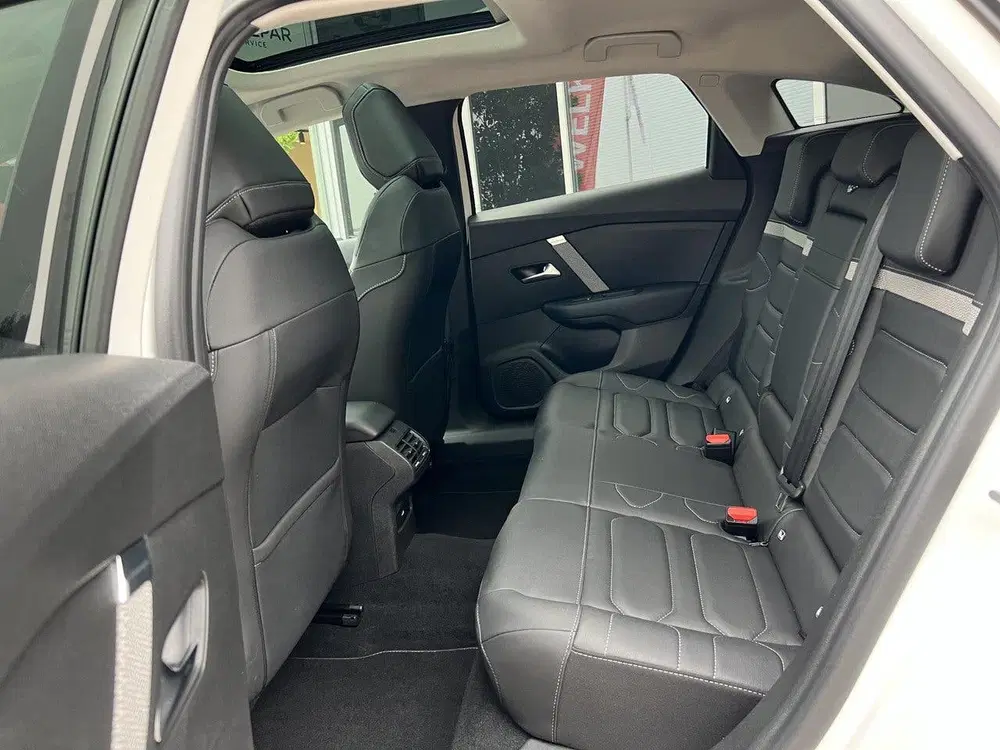 Citroën C4 1.2 Turbo 130 pk Shine EAT-8 Automaat (bj uit 2023, foto 10