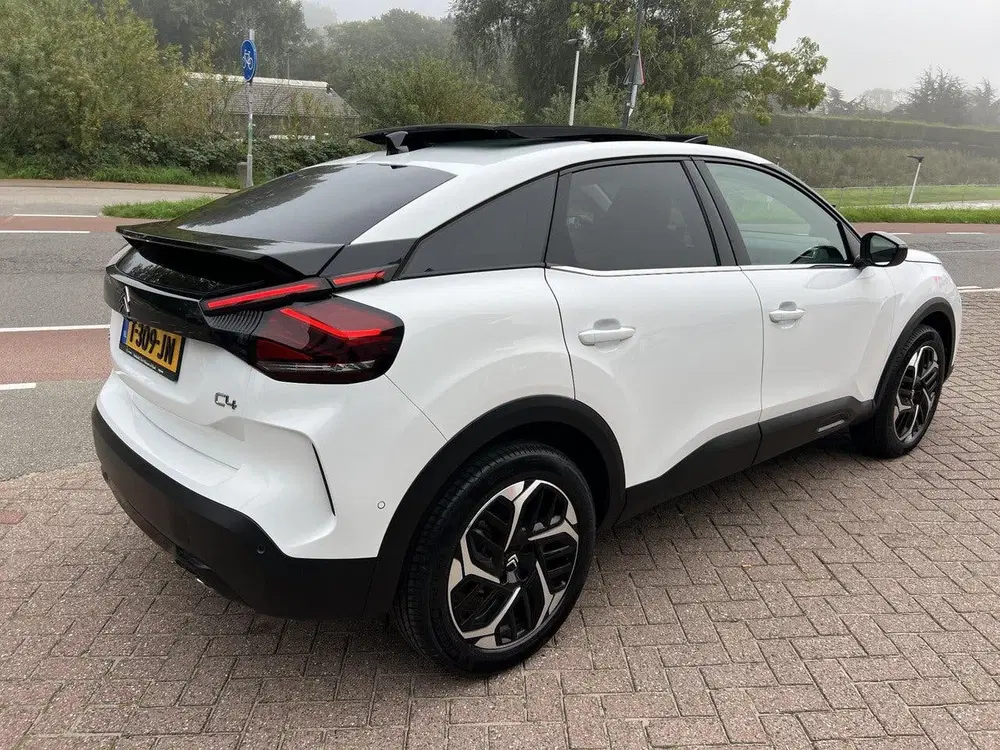 Citroën C4 1.2 Turbo 130 pk Shine EAT-8 Automaat (bj uit 2023, foto 4