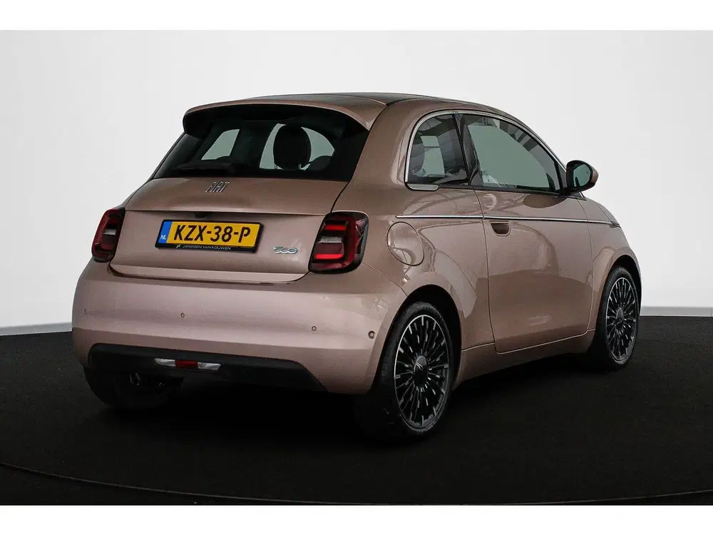 Fiat 500 La Prima 42 kWh Pano Leder Stoelverwarming uit 2024, foto 3