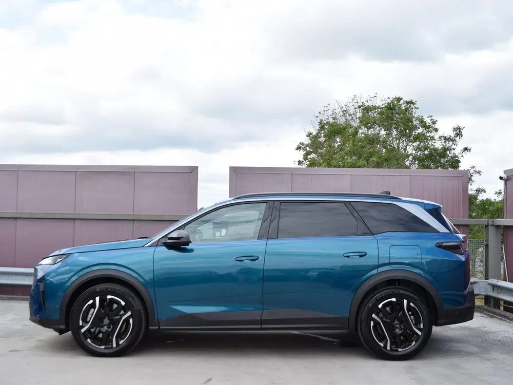 Peugeot 5008 1.6 Plug-in Hybrid 225 Allure 7p UIT VOORR uit 2026, foto 2
