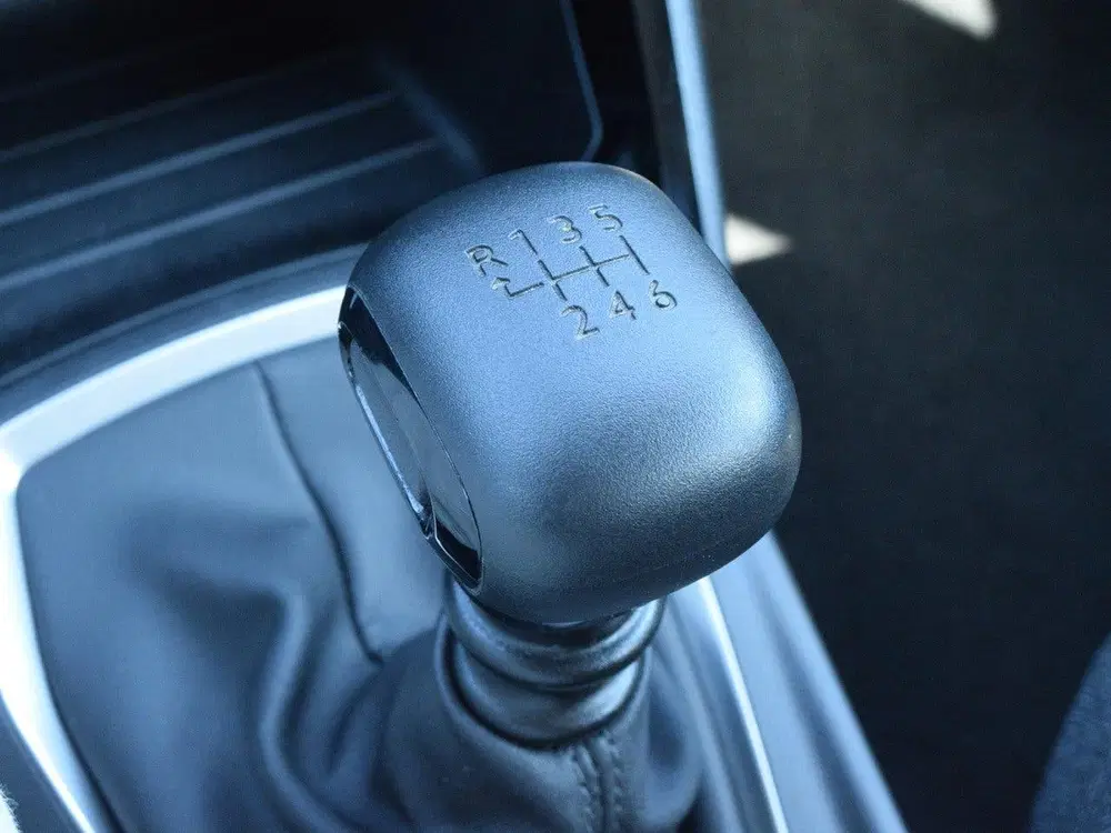 Peugeot 2008 1.2 PureTech Active Pack uit 2021, foto 15