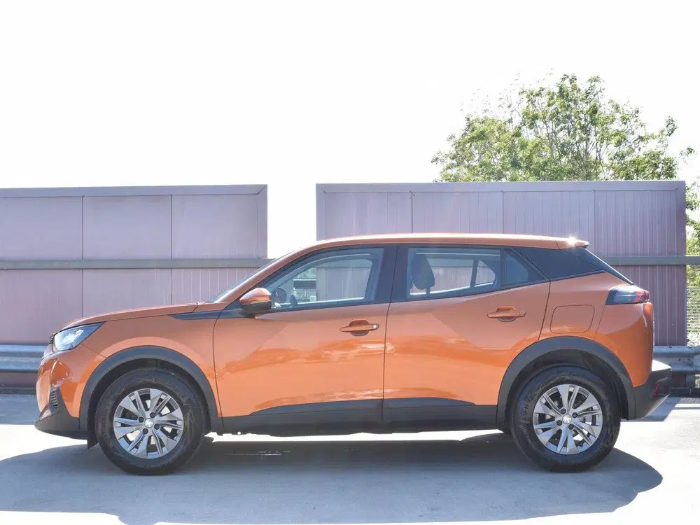 Peugeot 2008 1.2 PureTech Active Pack uit 2021, foto 2