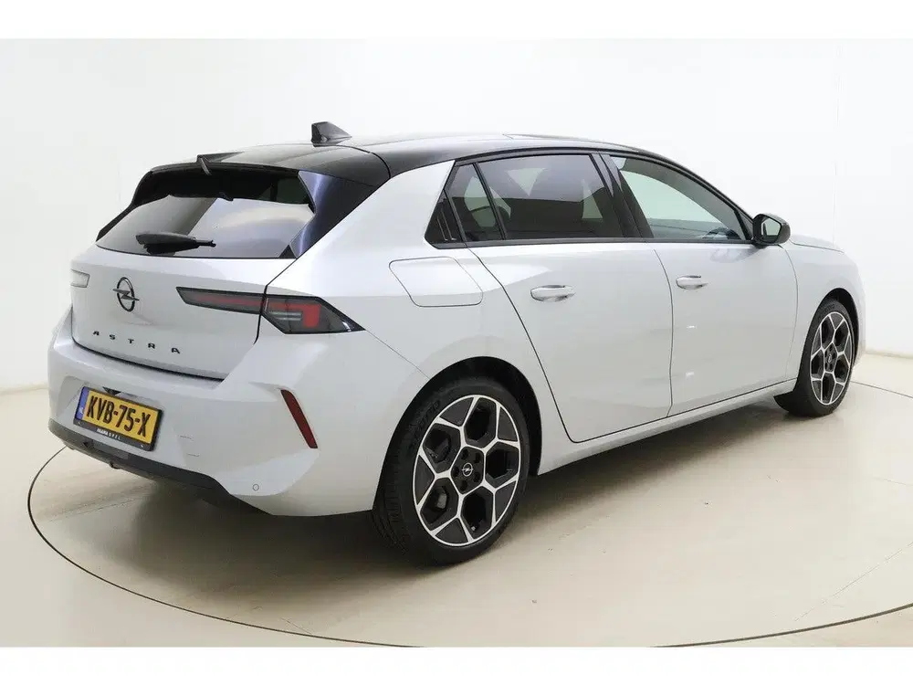 Opel Astra 1.6 Turbo Plug In Hybrid Ultimate 195 Pk uit 2026, foto 2