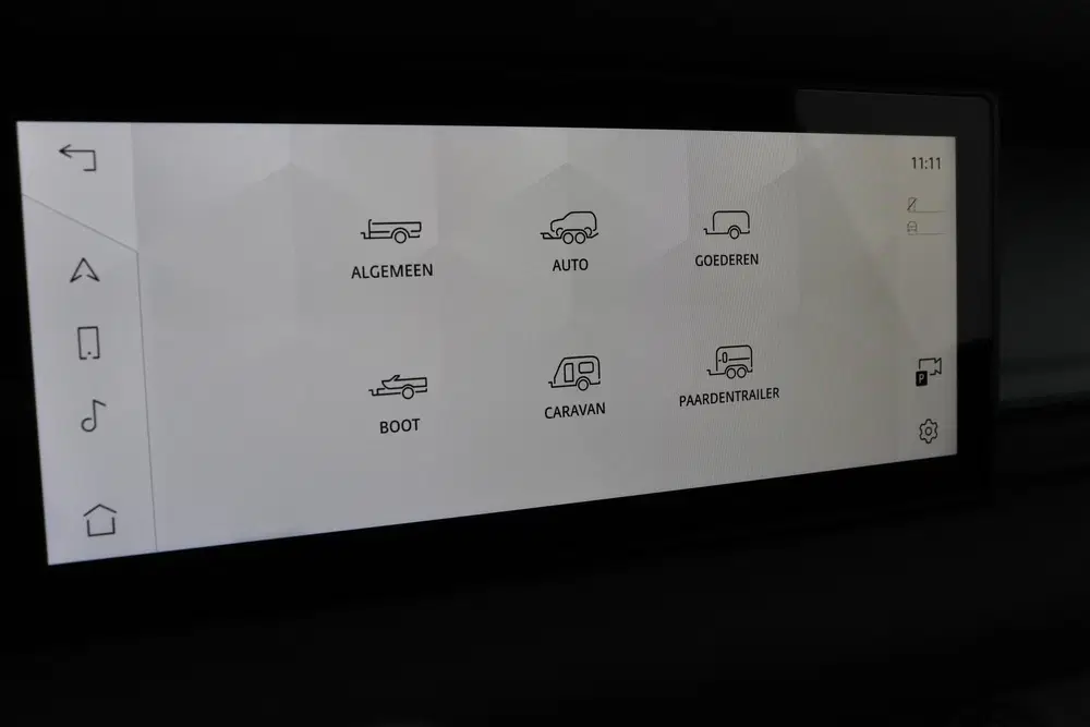 Land Rover Defender 90 D250 uit 2023, foto 12