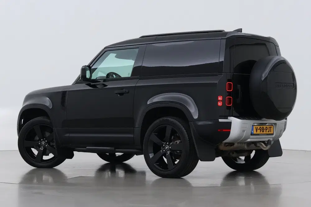 Land Rover Defender 90 D250 uit 2023, foto 2