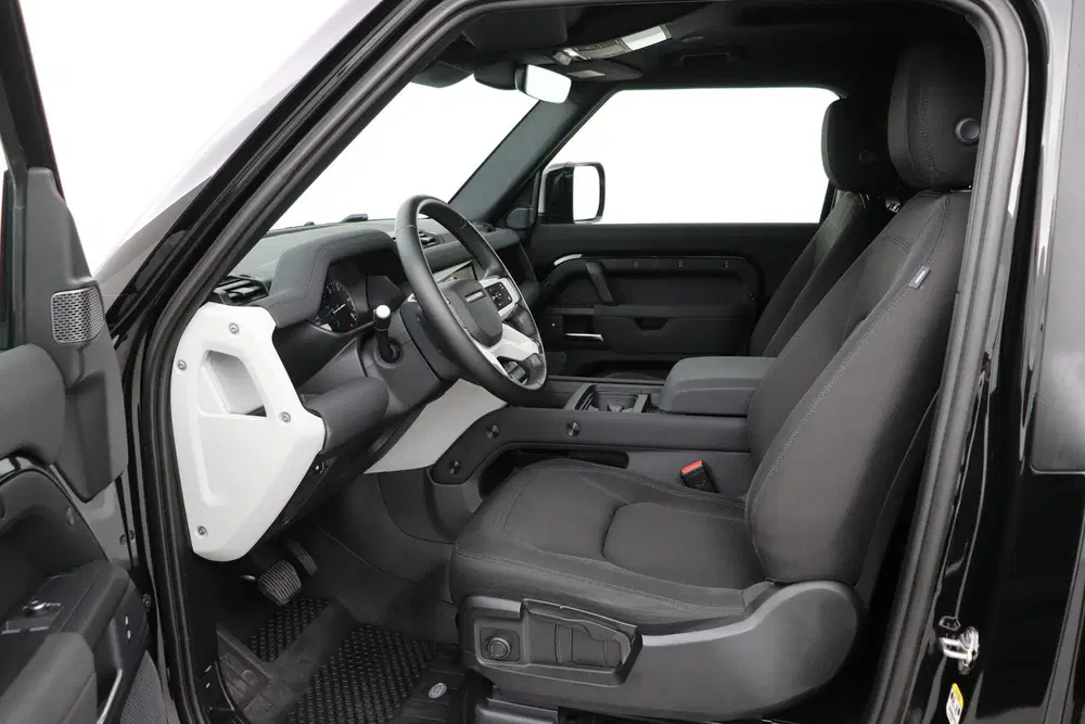 Land Rover Defender 90 D250 uit 2023, foto 3