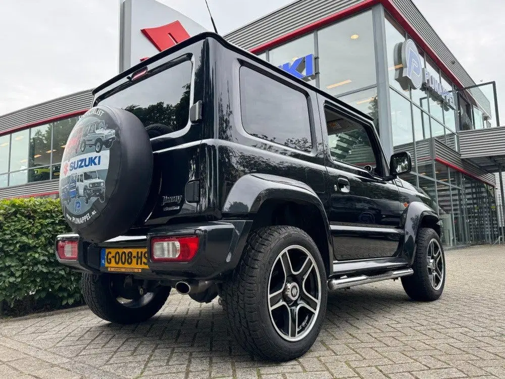 Suzuki Jimny 1.5 Stijl AllGrip (4x4) 4-persoons Navigat uit 2019, foto 2