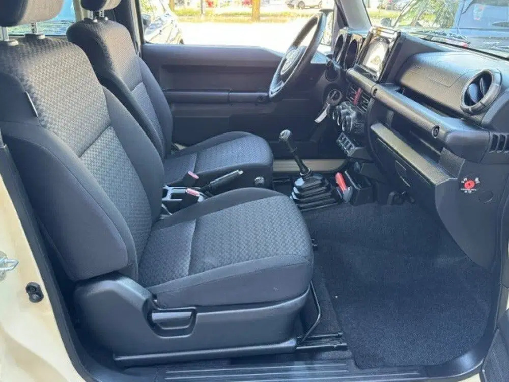 Suzuki Jimny 1.5 Stijl AllGrip (4x4) 4-persoons Trekhaa uit 2020, foto 3