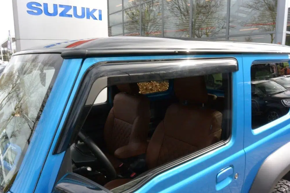 Suzuki Jimny 1.5 Stijl AllGrip (4x4) 4-persoons Navigat uit 2019, foto 12