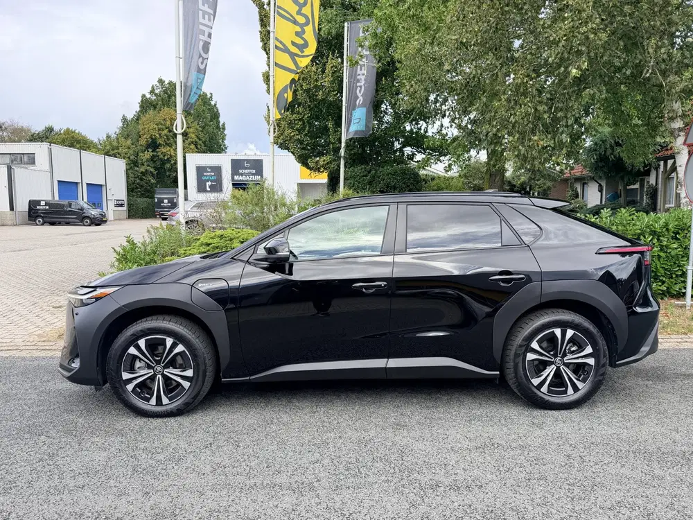 Toyota bZ4X Dynamic 71 kWh 204PK Leder•ACC uit 2025, foto 2