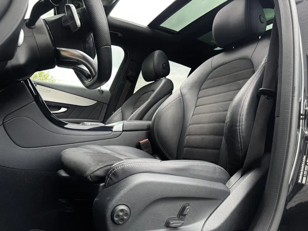 Mercedes-Benz GLC 300de 4MATIC Premium Plus AMG PANO uit 2020, foto 12