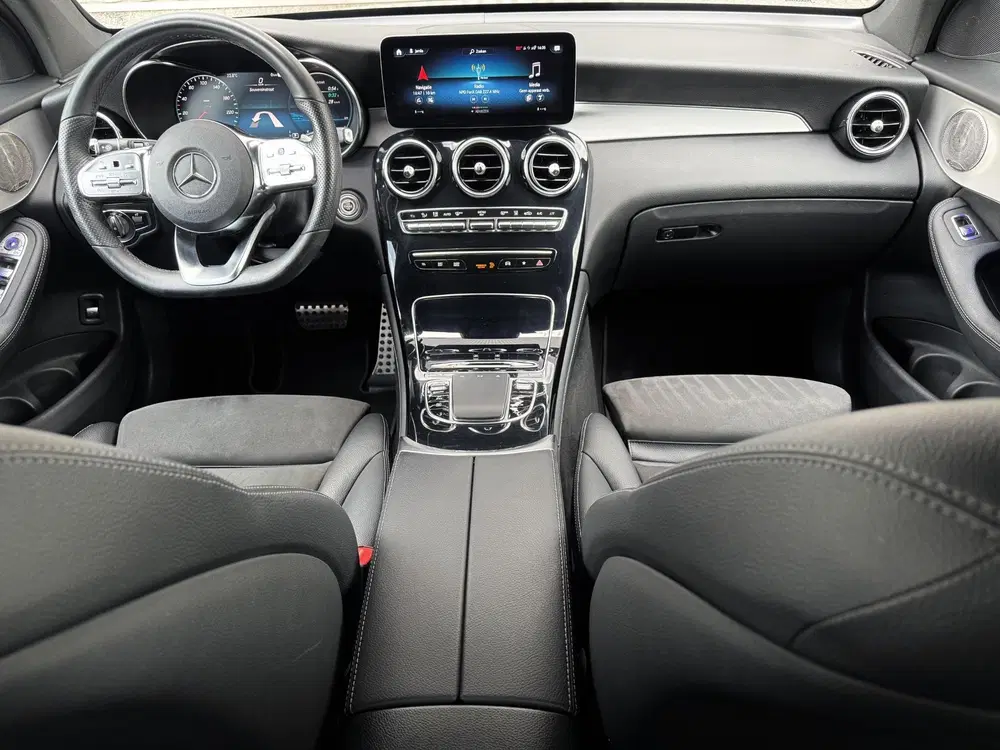 Mercedes-Benz GLC 300de 4MATIC Premium Plus AMG PANO uit 2020, foto 13