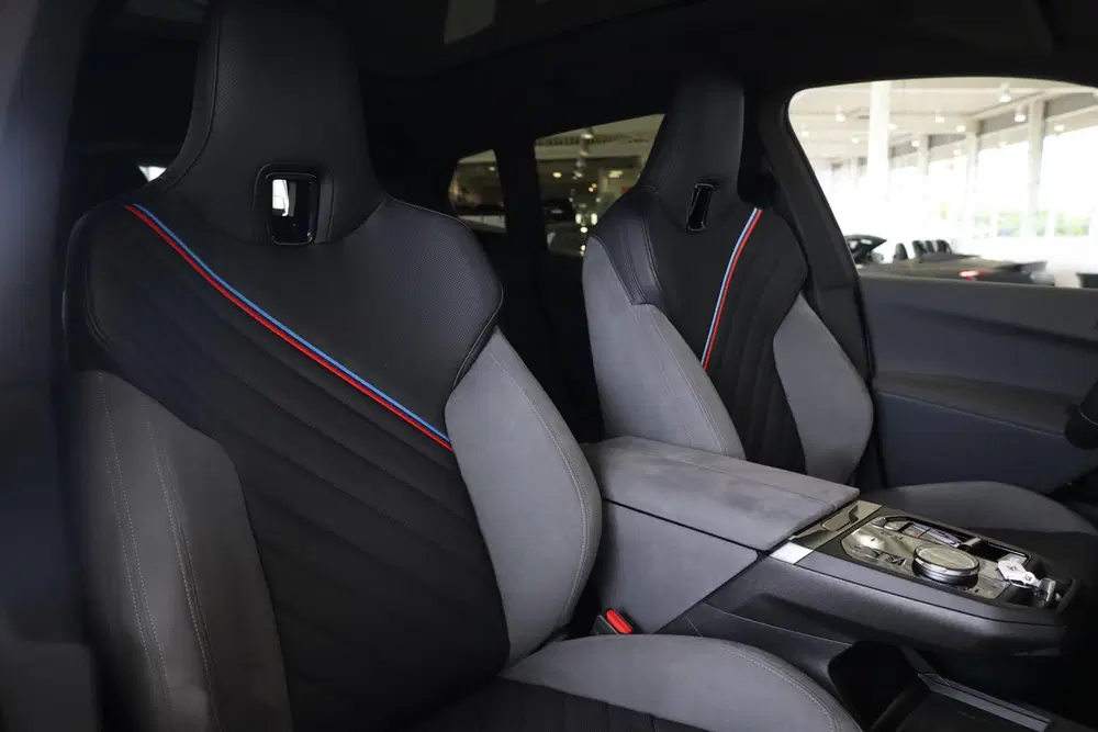BMW iX xDrive60 uit 2025, foto 10