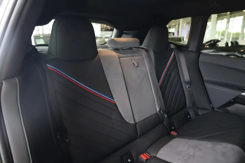 BMW iX xDrive60 uit 2025, foto 11