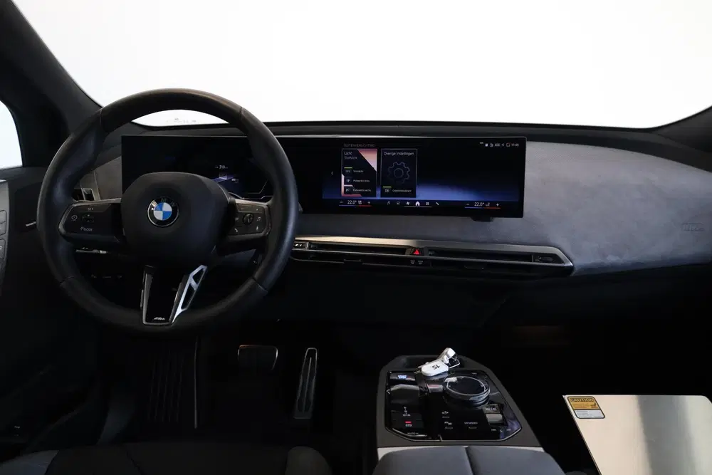 BMW iX xDrive60 uit 2025, foto 13