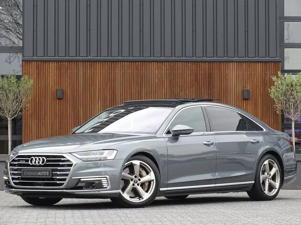 Audi A8 60 TFSie Lang 449PK S-line uit 2020