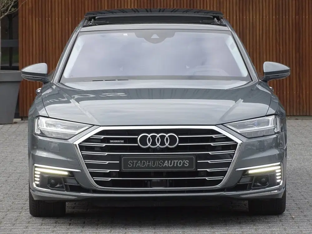 Audi A8 60 TFSie Lang 449PK S-line uit 2020, foto 10