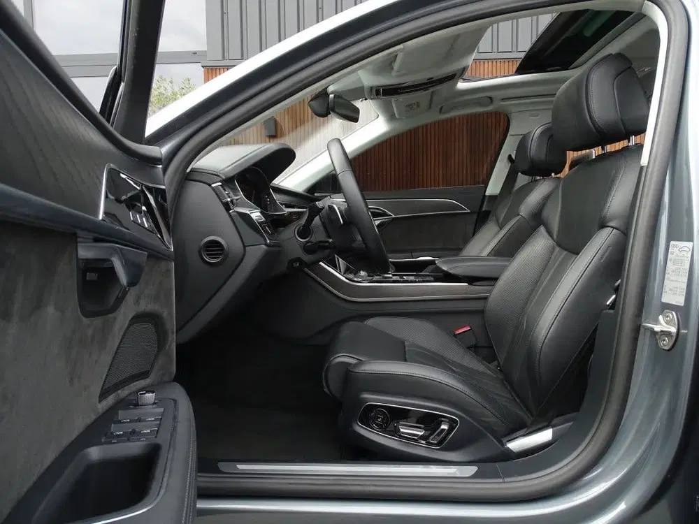 Audi A8 60 TFSie Lang 449PK S-line uit 2020, foto 15