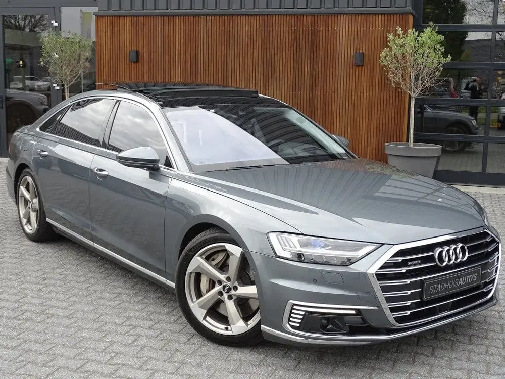 Audi A8 60 TFSie Lang 449PK S-line uit 2020, foto 2