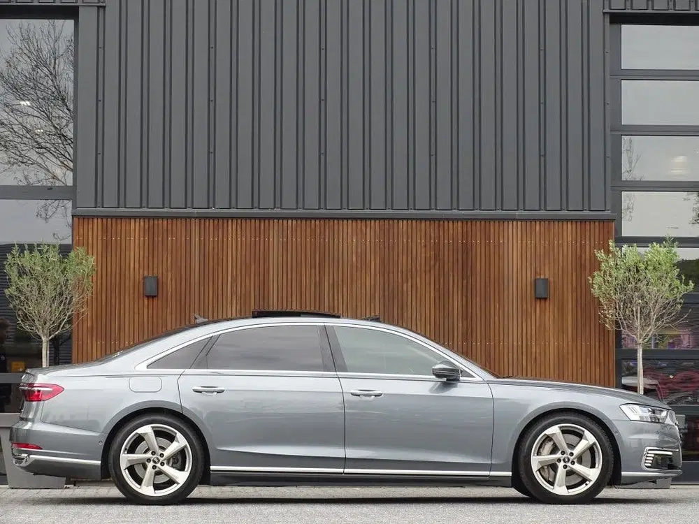 Audi A8 60 TFSie Lang 449PK S-line uit 2020, foto 3