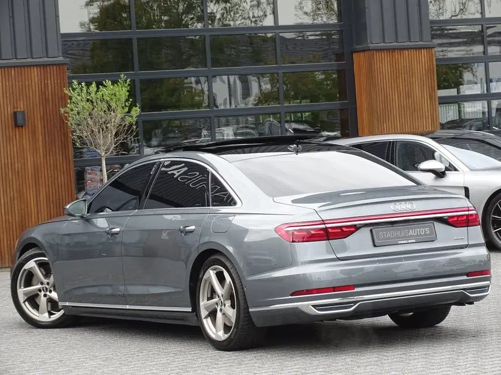 Audi A8 60 TFSie Lang 449PK S-line uit 2020, foto 7