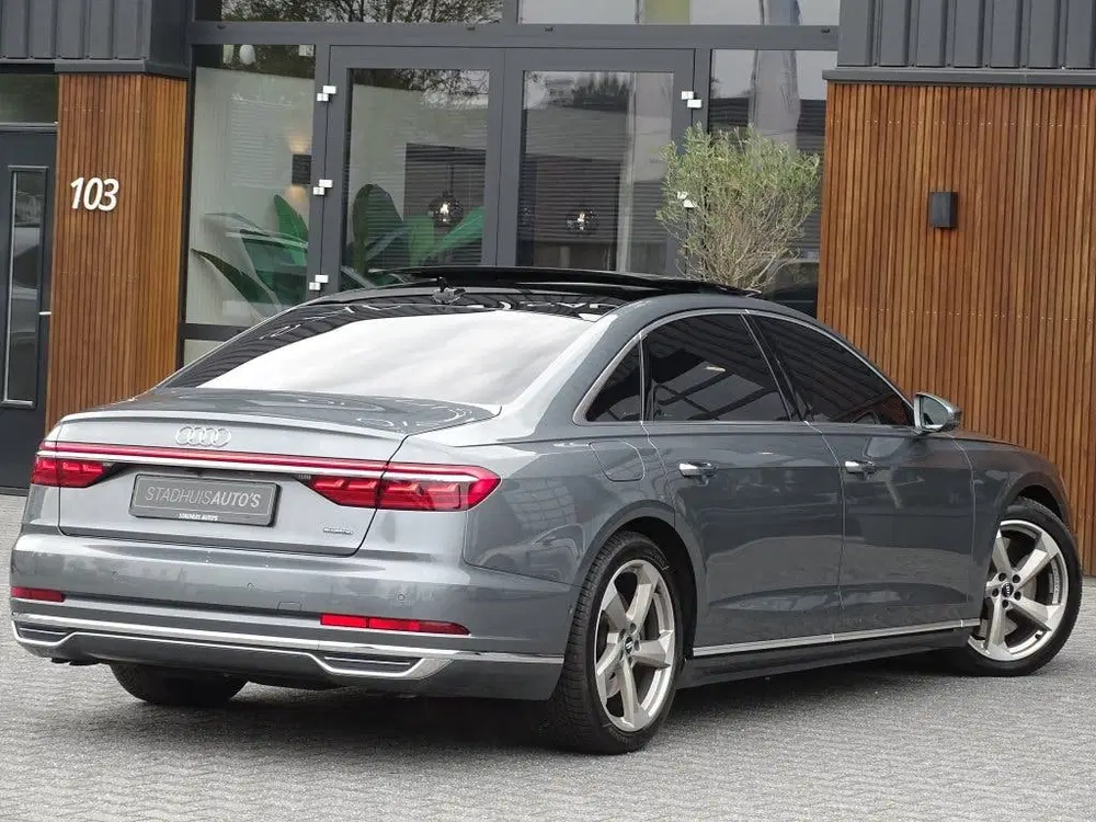 Audi A8 60 TFSie Lang 449PK S-line uit 2020, foto 8