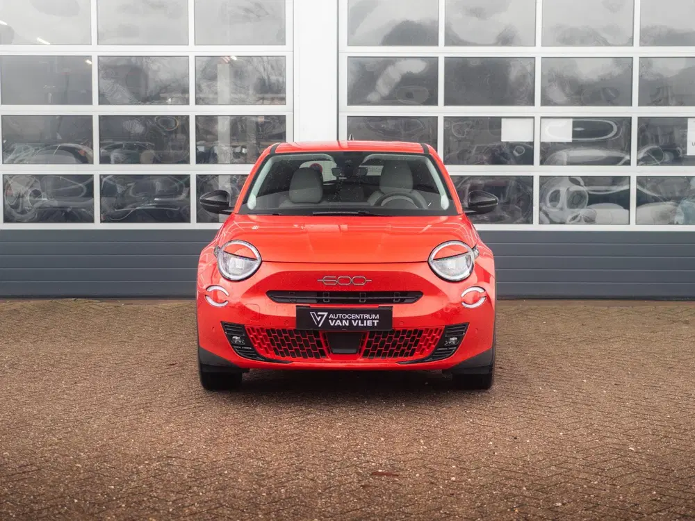 Fiat 600e La Prima 54 kWh uit 2025, foto 2