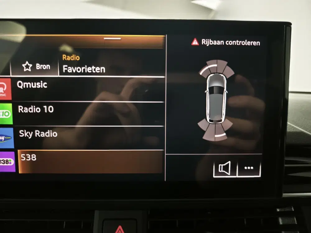 Audi A4 40 TFSI S edition Competition uit 2024, foto 12