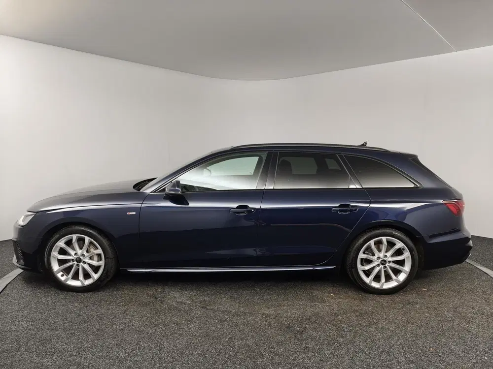 Audi A4 40 TFSI S edition Competition uit 2024, foto 15