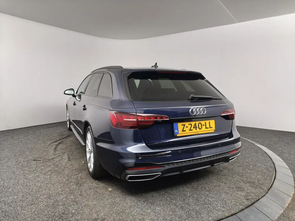 Audi A4 40 TFSI S edition Competition uit 2024, foto 6