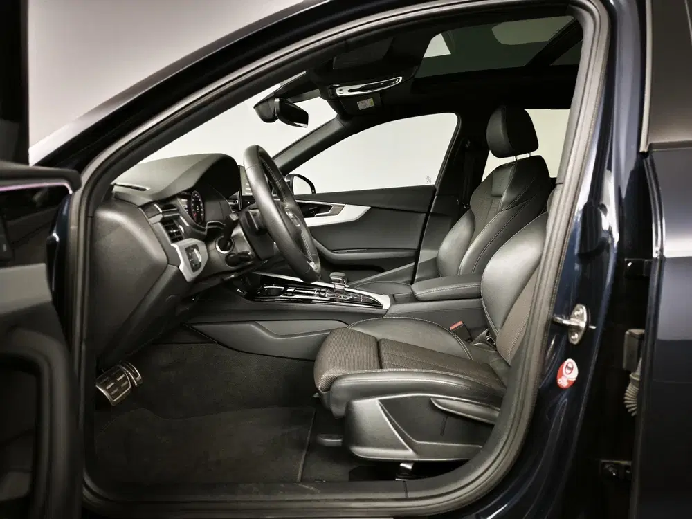 Audi A4 40 TFSI S edition Competition uit 2024, foto 7