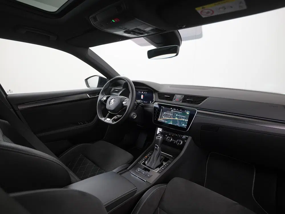 Skoda Superb 1.4 TSI iV Sportline uit 2023, foto 2