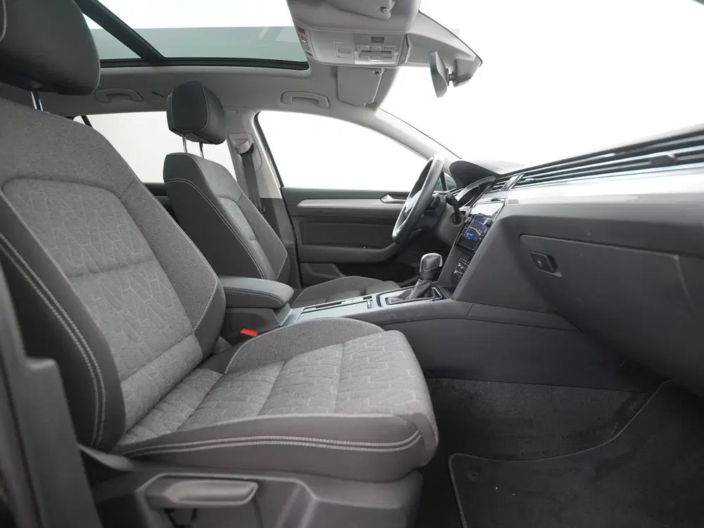 Volkswagen Passat 1.5 TSI Business DSG uit 2023, foto 3