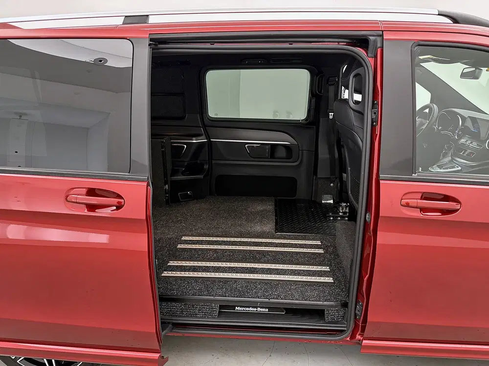 Mercedes-Benz V-Klasse 300d Lang Avantgarde Edition AMG line uit 2020, foto 11