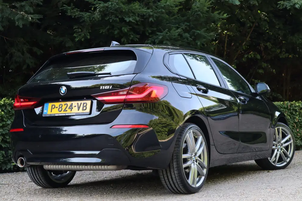 BMW 1-serie Business Edition uit 2022, foto 2